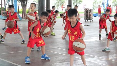 篮球训练班让孩子充实过暑假
