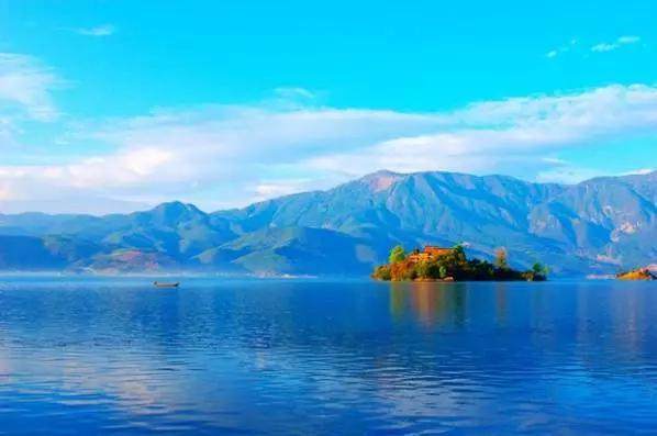 泸沽湖：任何为人称道的美丽，不及我第一次遇见你