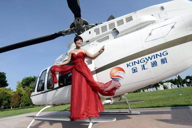 厦门：新娘直升机空降浪漫婚礼无须任性